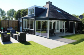 Ferienhaus in Stavenisse mit Terrasse